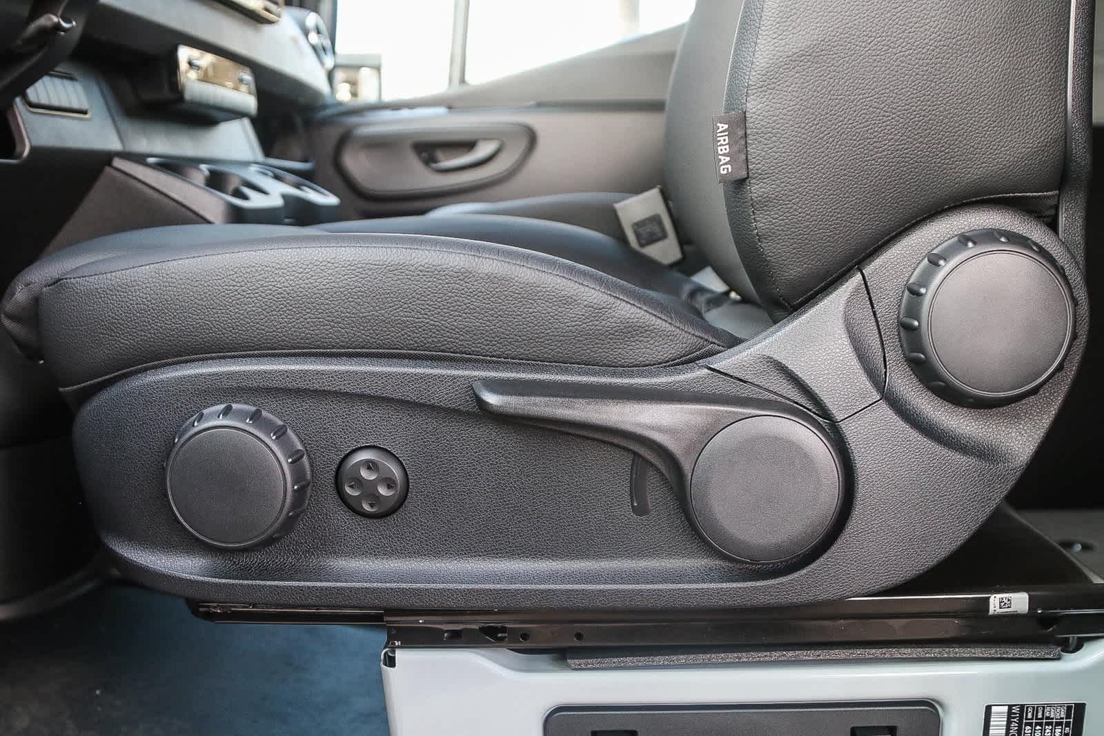 Thumbnail: 2025 Mercedes-Benz Sprinter - 18