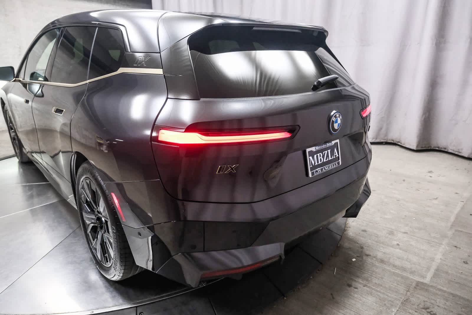 Thumbnail: 2023 BMW iX - 8