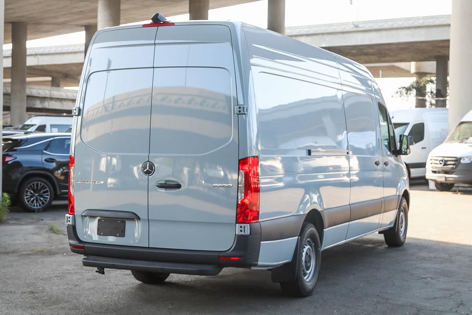 Thumbnail: 2025 Mercedes-Benz Sprinter - 6