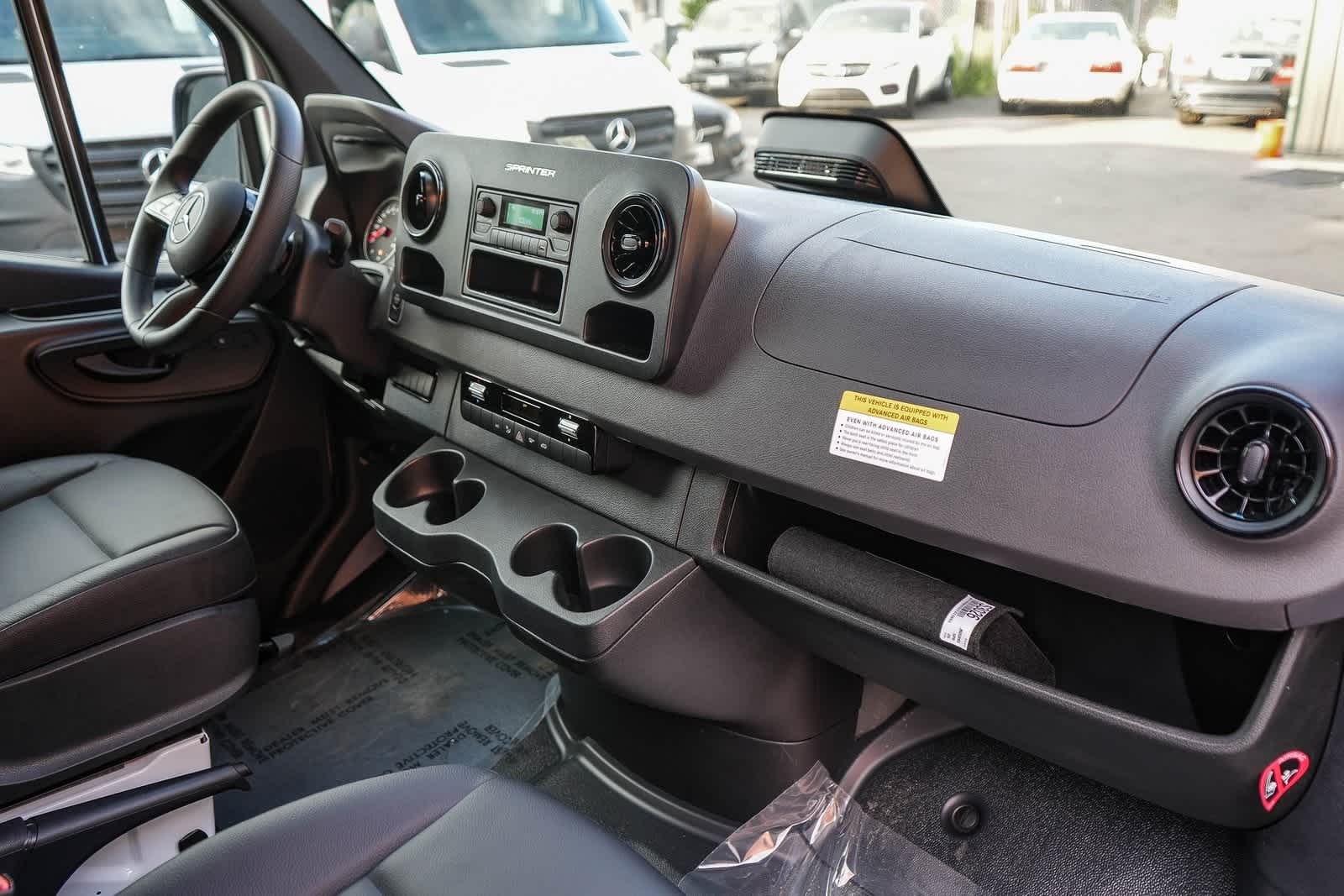 Thumbnail: 2025 Mercedes-Benz Sprinter - 13