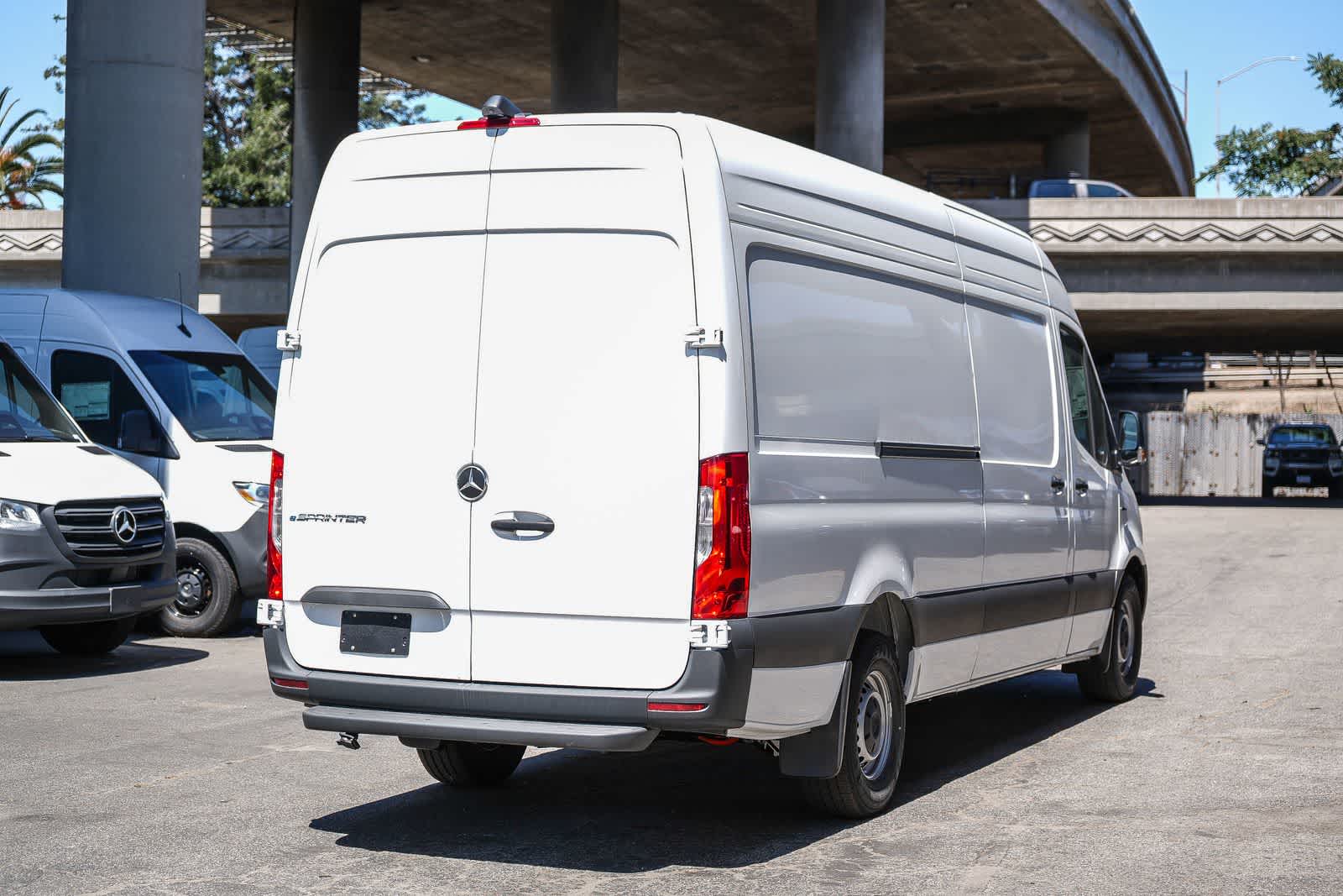 Thumbnail: 2025 Mercedes-Benz eSprinter - 7