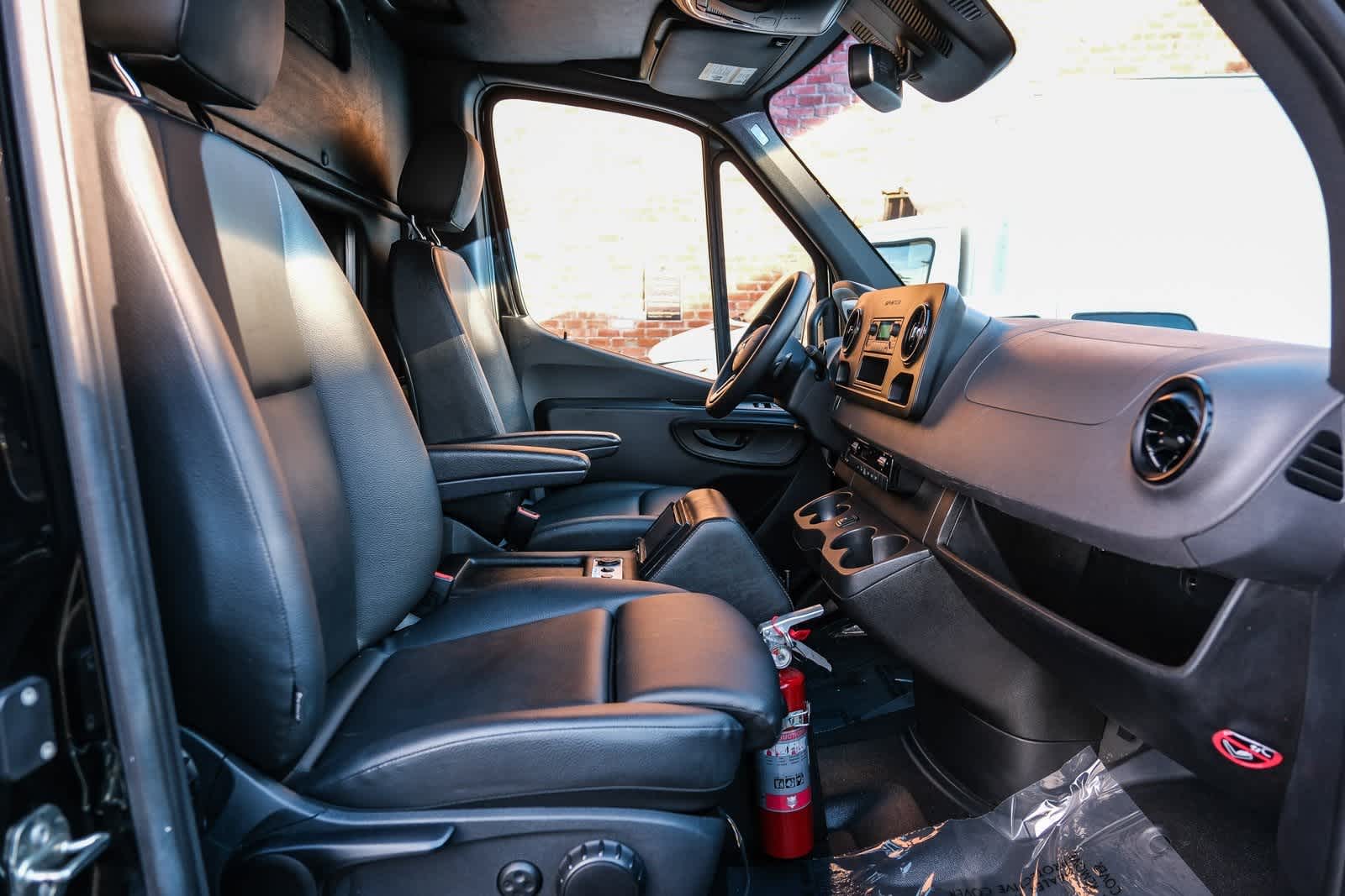 Thumbnail: 2023 Mercedes-Benz Sprinter - 17