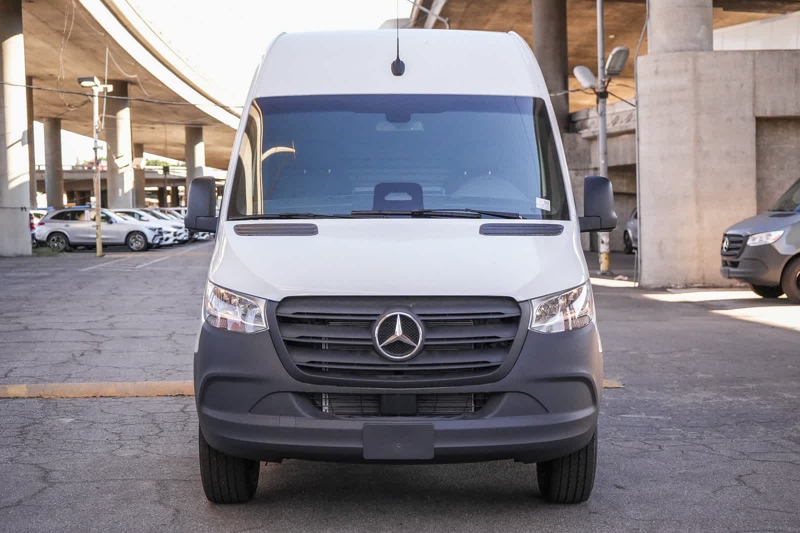 Thumbnail: 2025 Mercedes-Benz Sprinter - 2