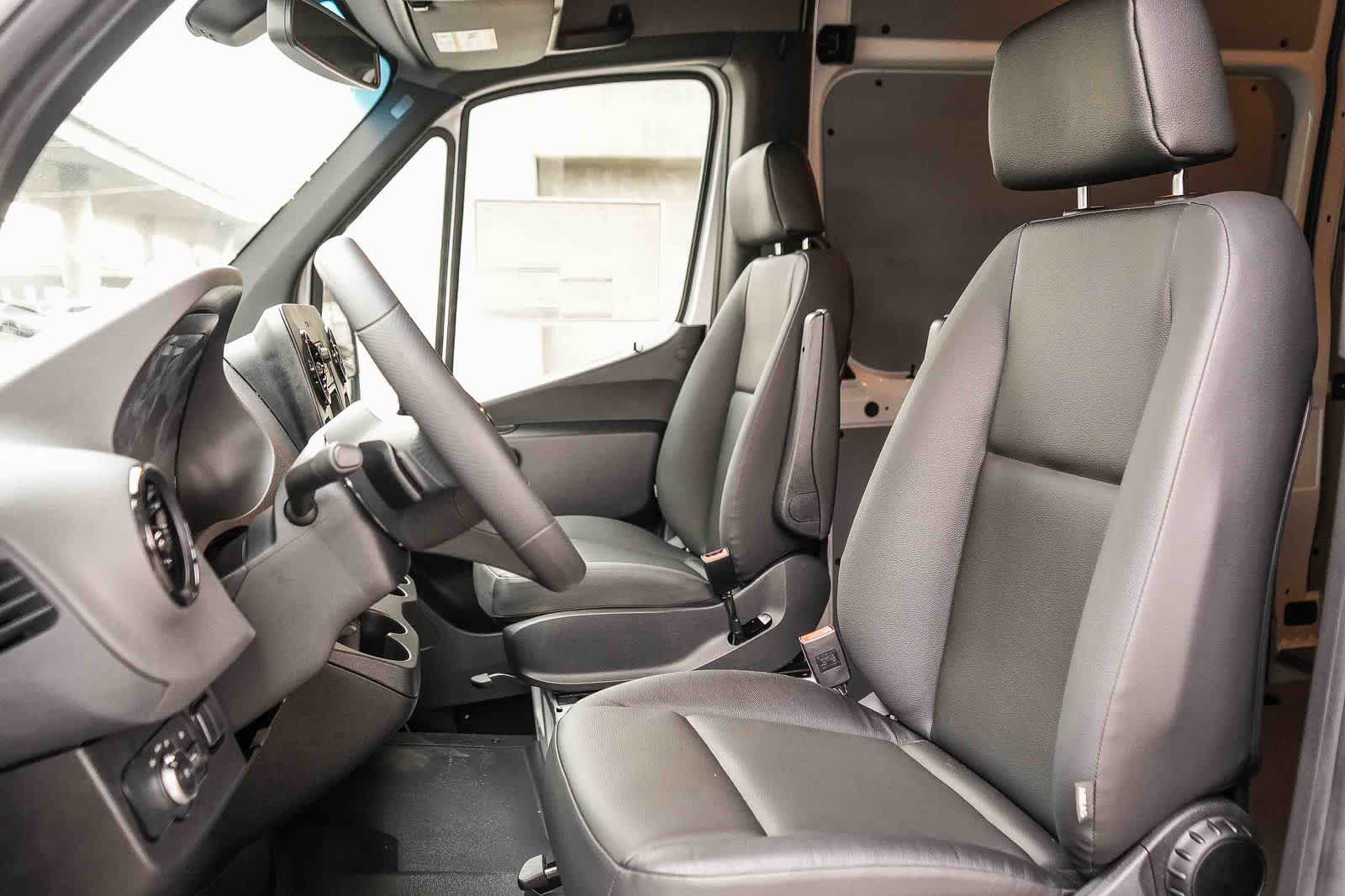 Thumbnail: 2026 Mercedes-Benz Sprinter - 14