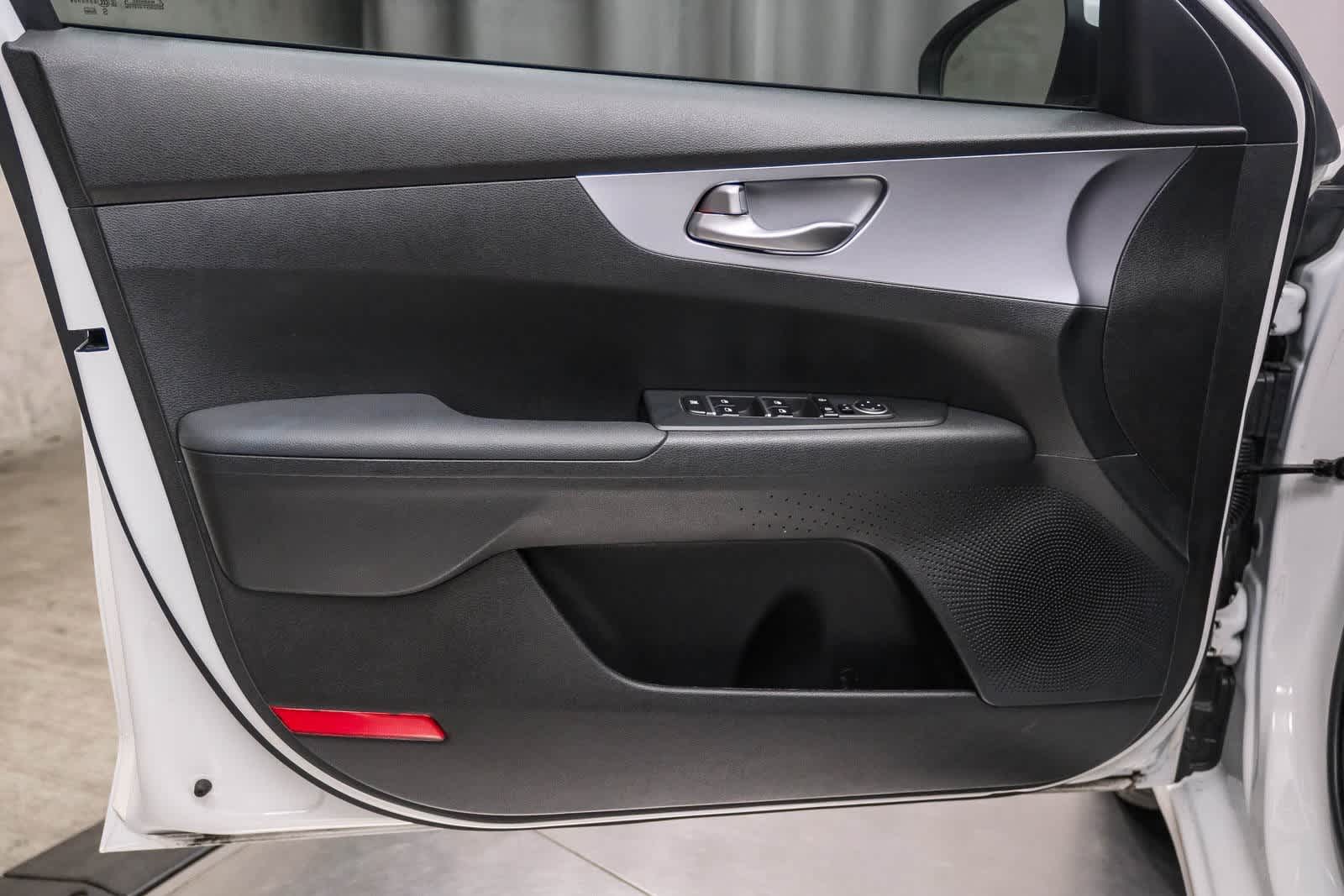 Thumbnail: 2023 Kia Forte - 23