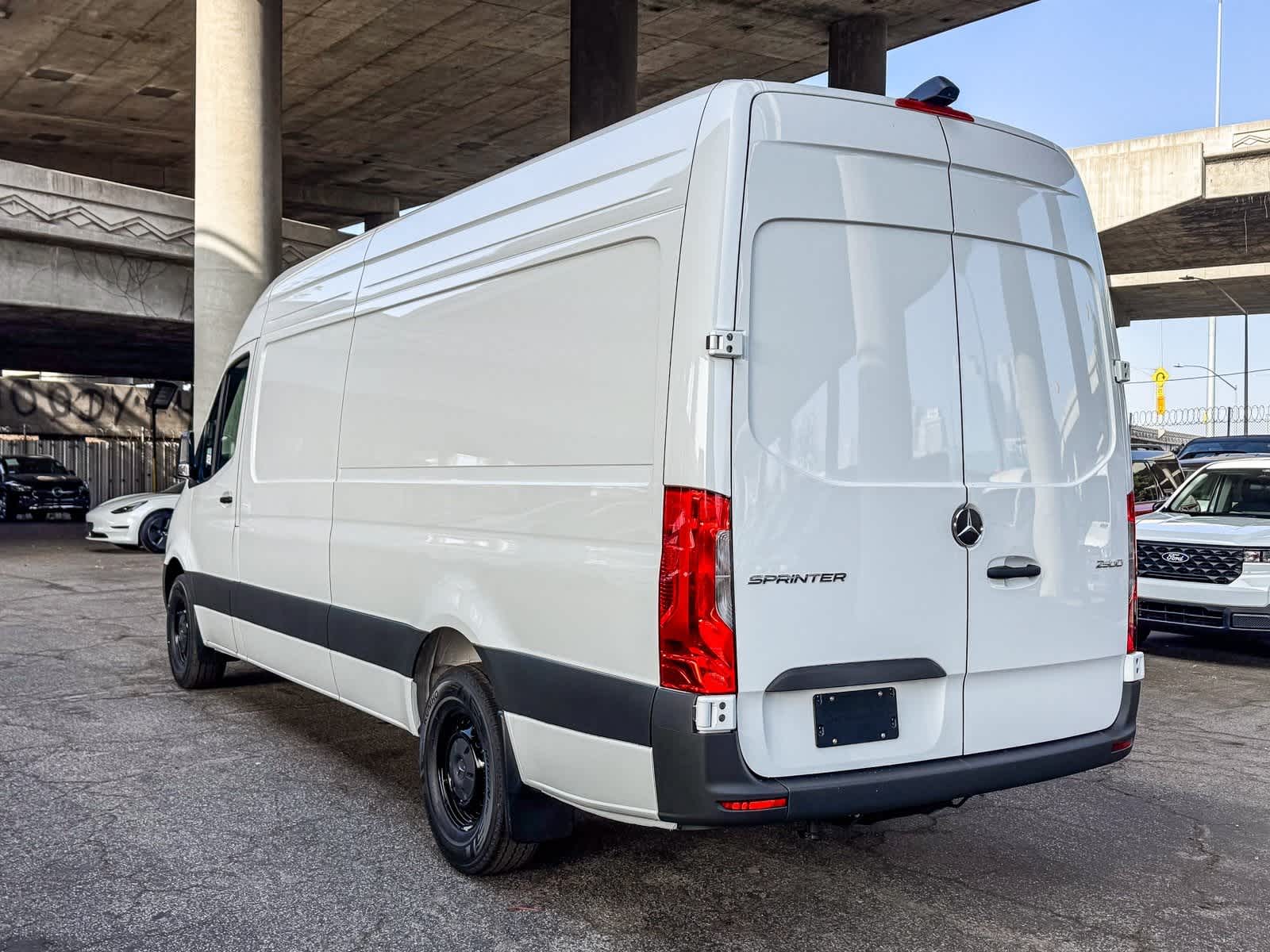 Thumbnail: 2026 Mercedes-Benz Sprinter - 8