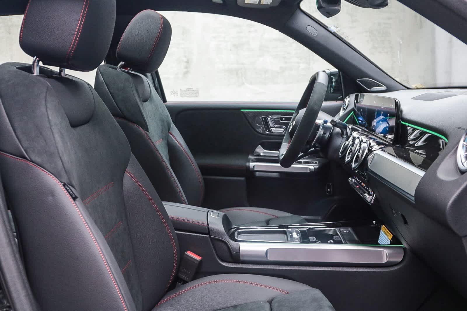 Thumbnail: 2025 Mercedes-Benz GLB - 18