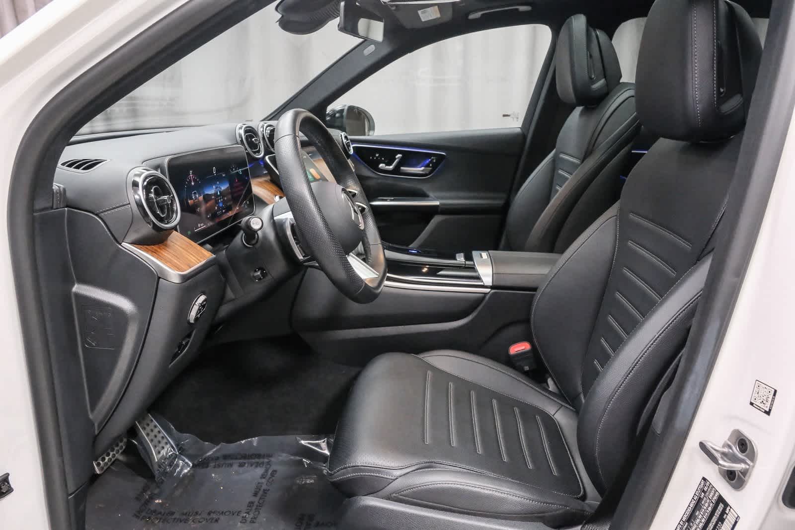 Thumbnail: 2025 Mercedes-Benz GLC - 18