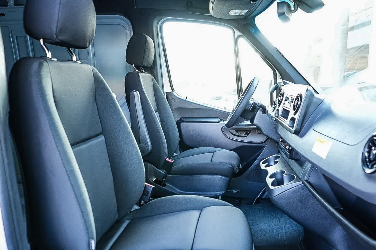 Thumbnail: 2026 Mercedes-Benz Sprinter - 15