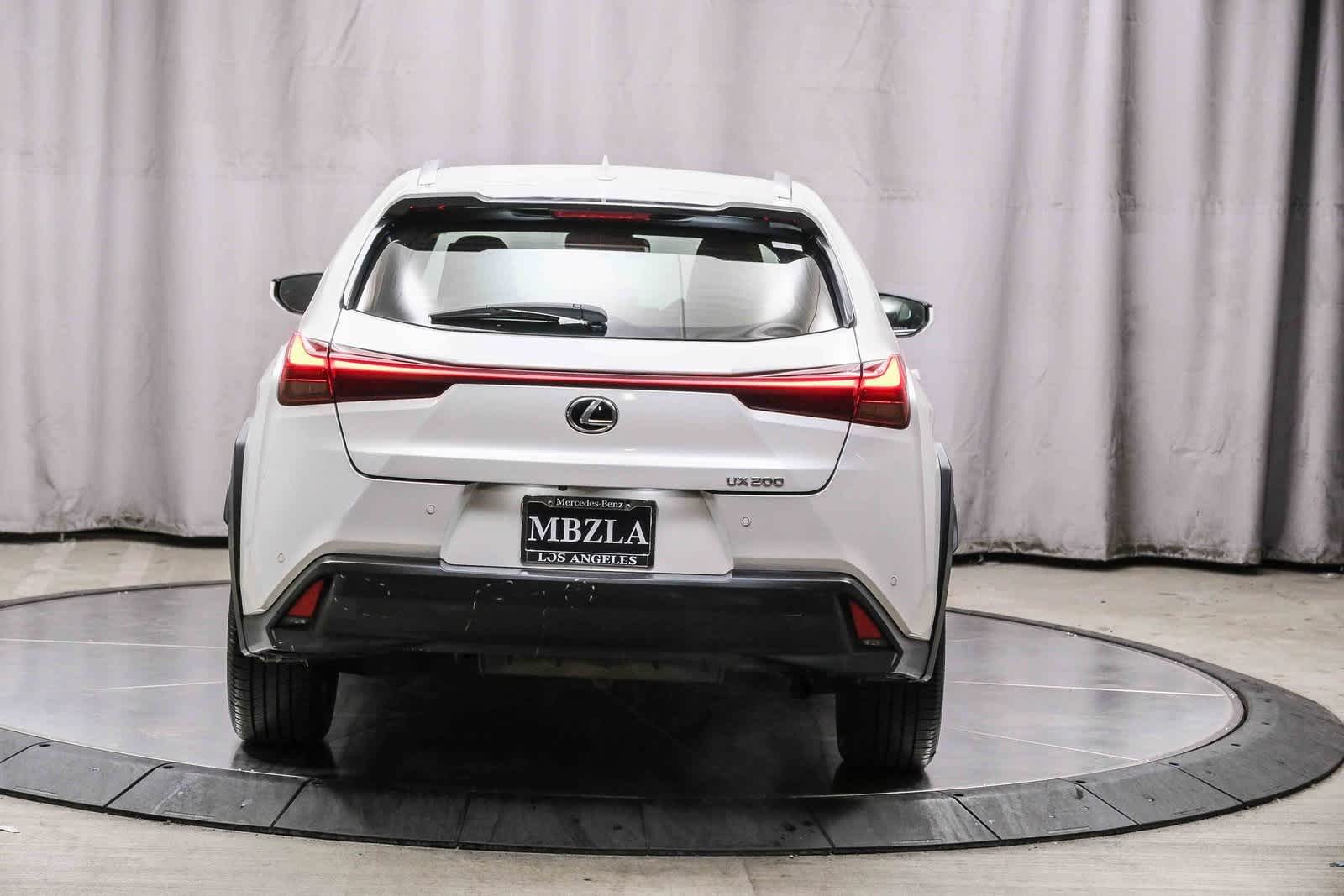 Thumbnail: 2021 Lexus UX - 3