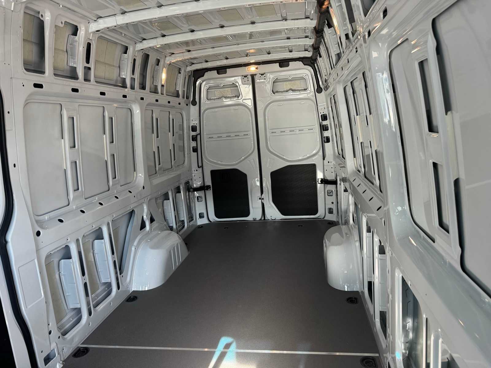 Thumbnail: 2025 Mercedes-Benz Sprinter - 5