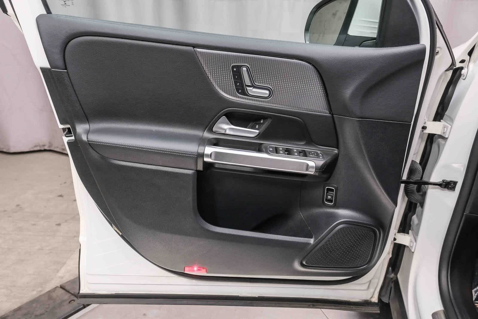 Thumbnail: 2022 Mercedes-Benz GLB - 20