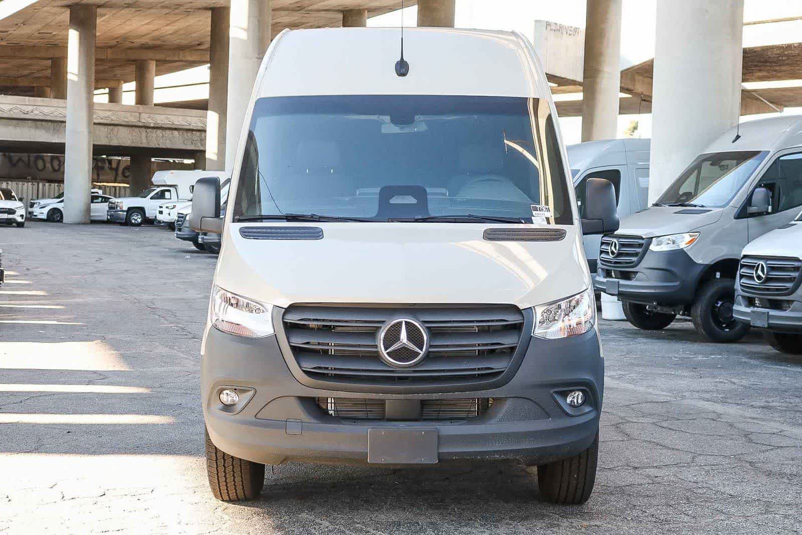 Thumbnail: 2025 Mercedes-Benz Sprinter - 2