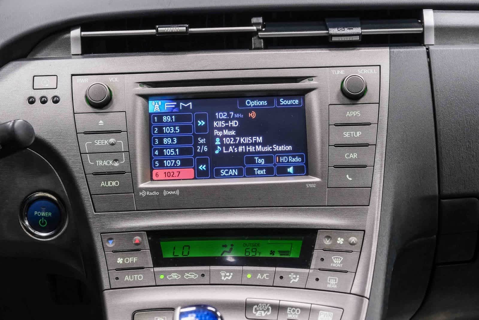 Thumbnail: 2015 Toyota Prius - 12