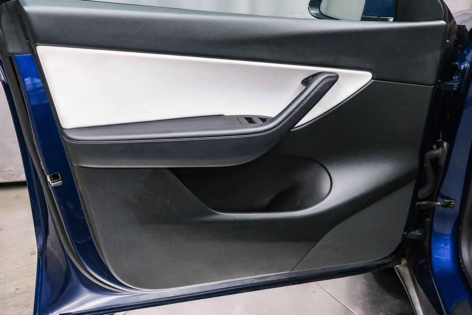 Thumbnail: 2022 Tesla Model Y - 21