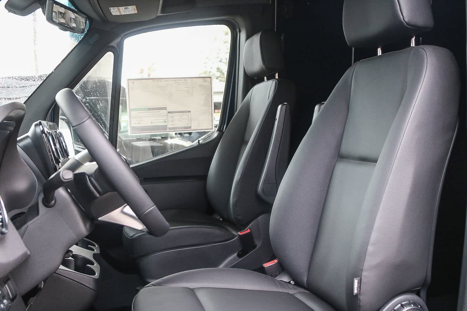 Thumbnail: 2025 Mercedes-Benz eSprinter - 16