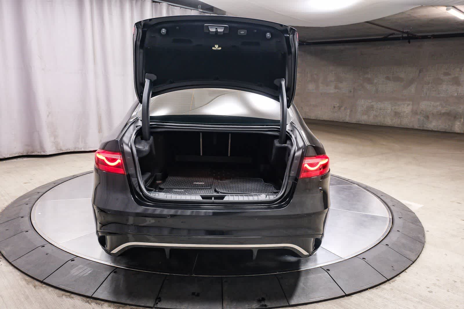 Thumbnail: 2021 Jaguar XF - 23