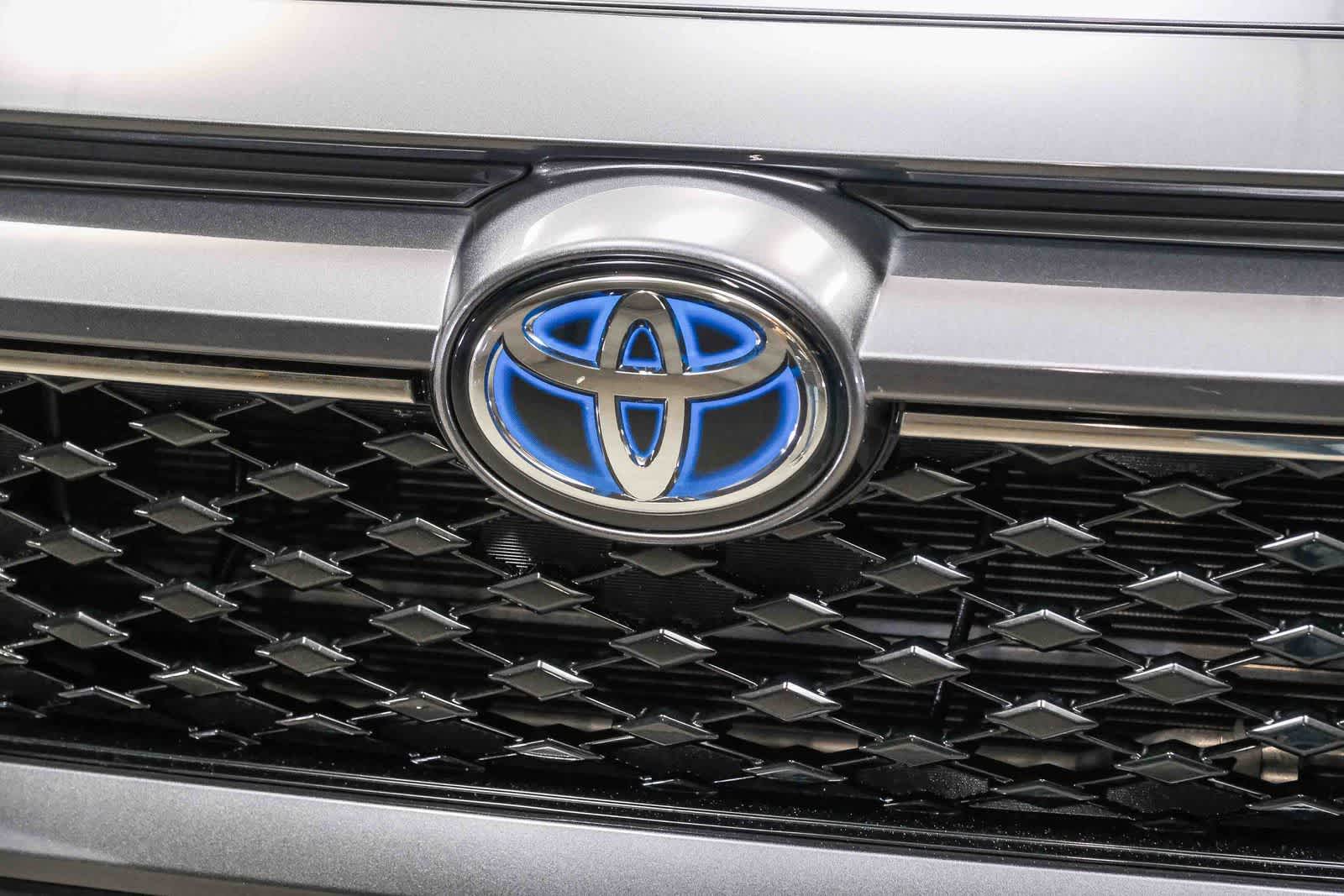 Thumbnail: 2022 Toyota RAV4 - 13