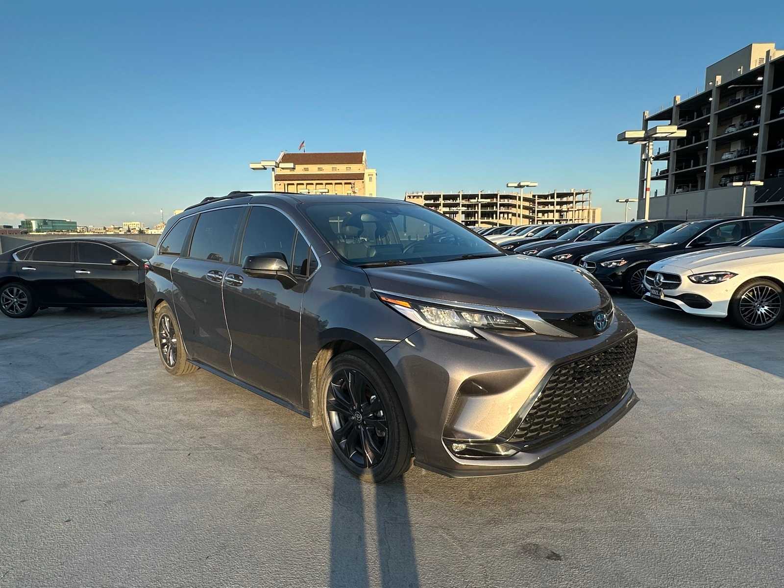 Thumbnail: 2022 Toyota Sienna - 5