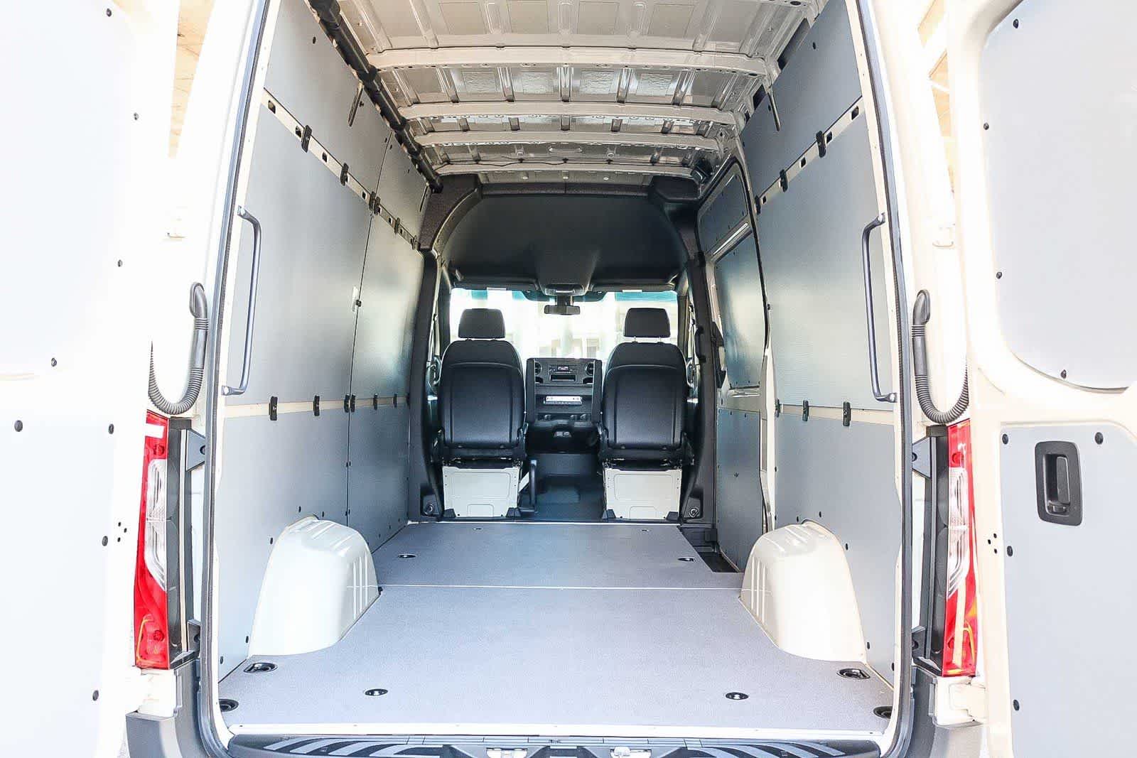 Thumbnail: 2025 Mercedes-Benz Sprinter - 24