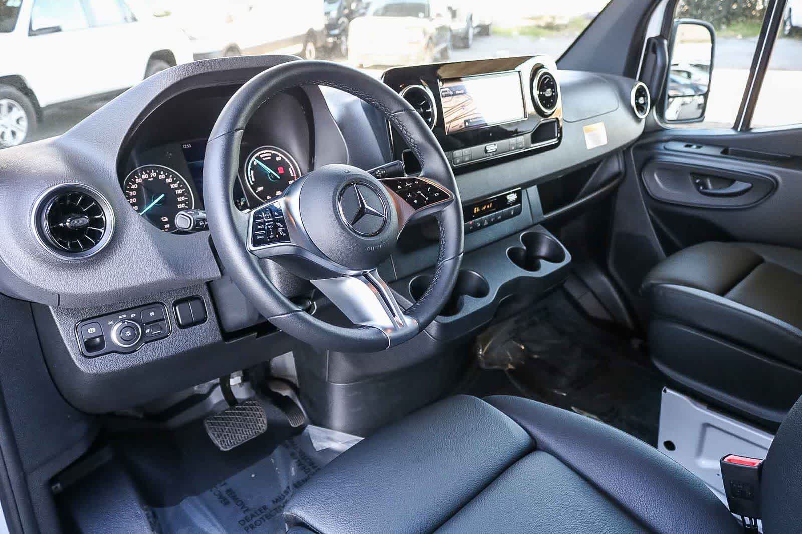 Thumbnail: 2024 Mercedes-Benz eSprinter - 12