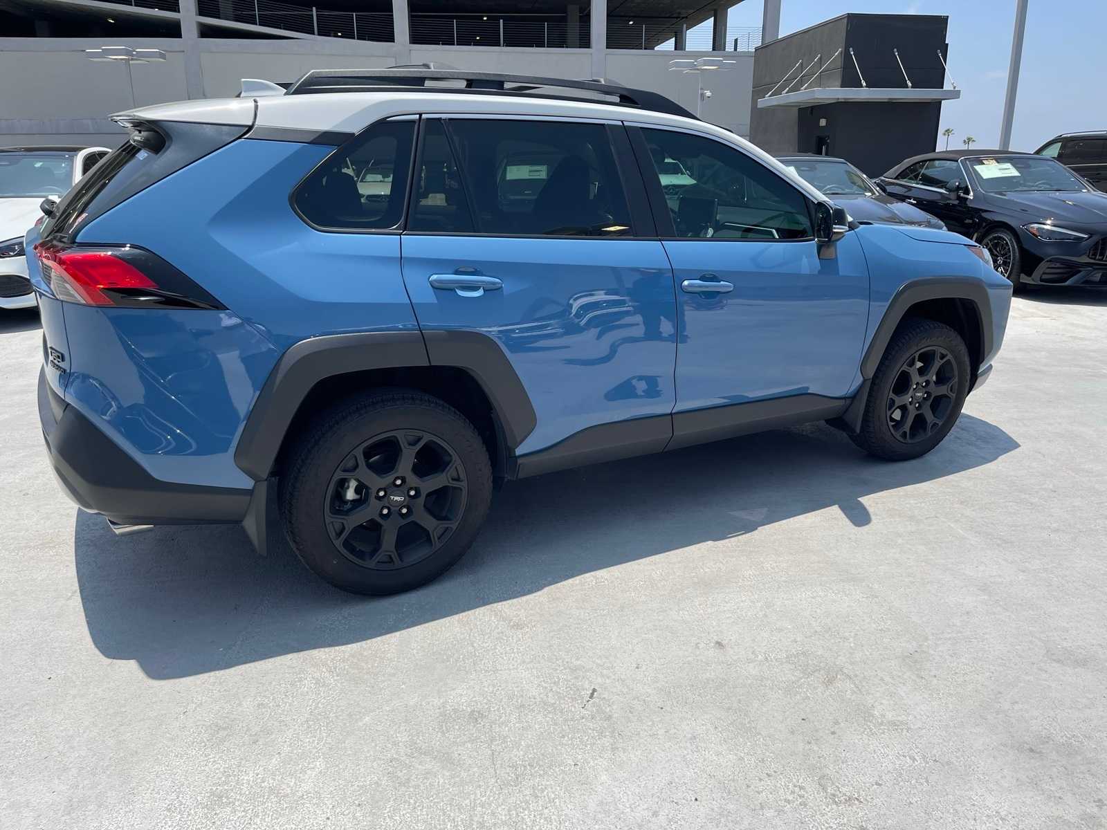 Thumbnail: 2022 Toyota RAV4 - 3