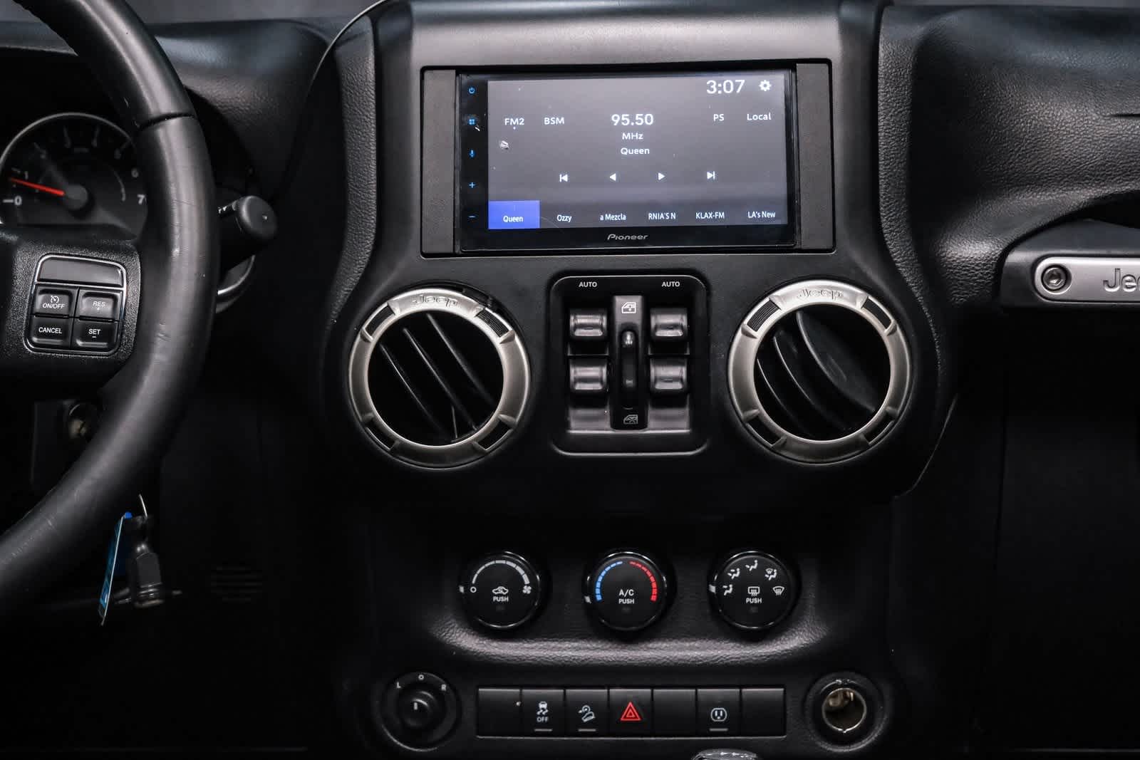 Thumbnail: 2018 Jeep Wrangler - 13