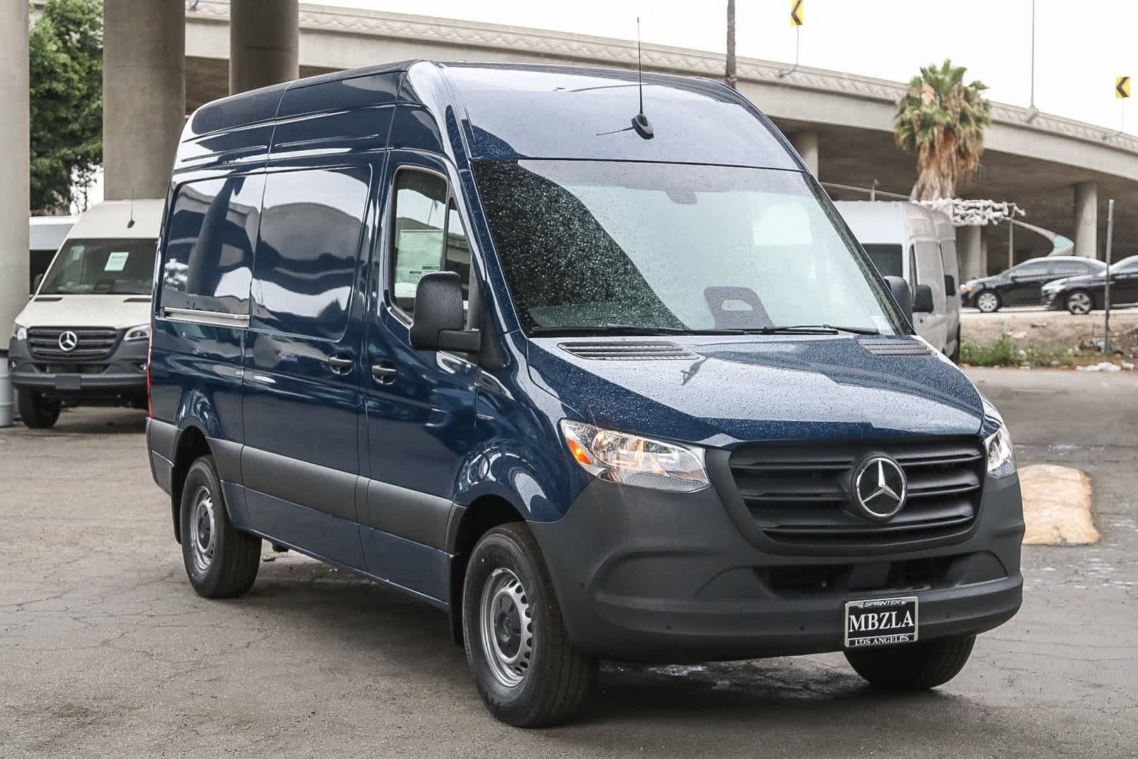 Thumbnail: 2025 Mercedes-Benz eSprinter - 3