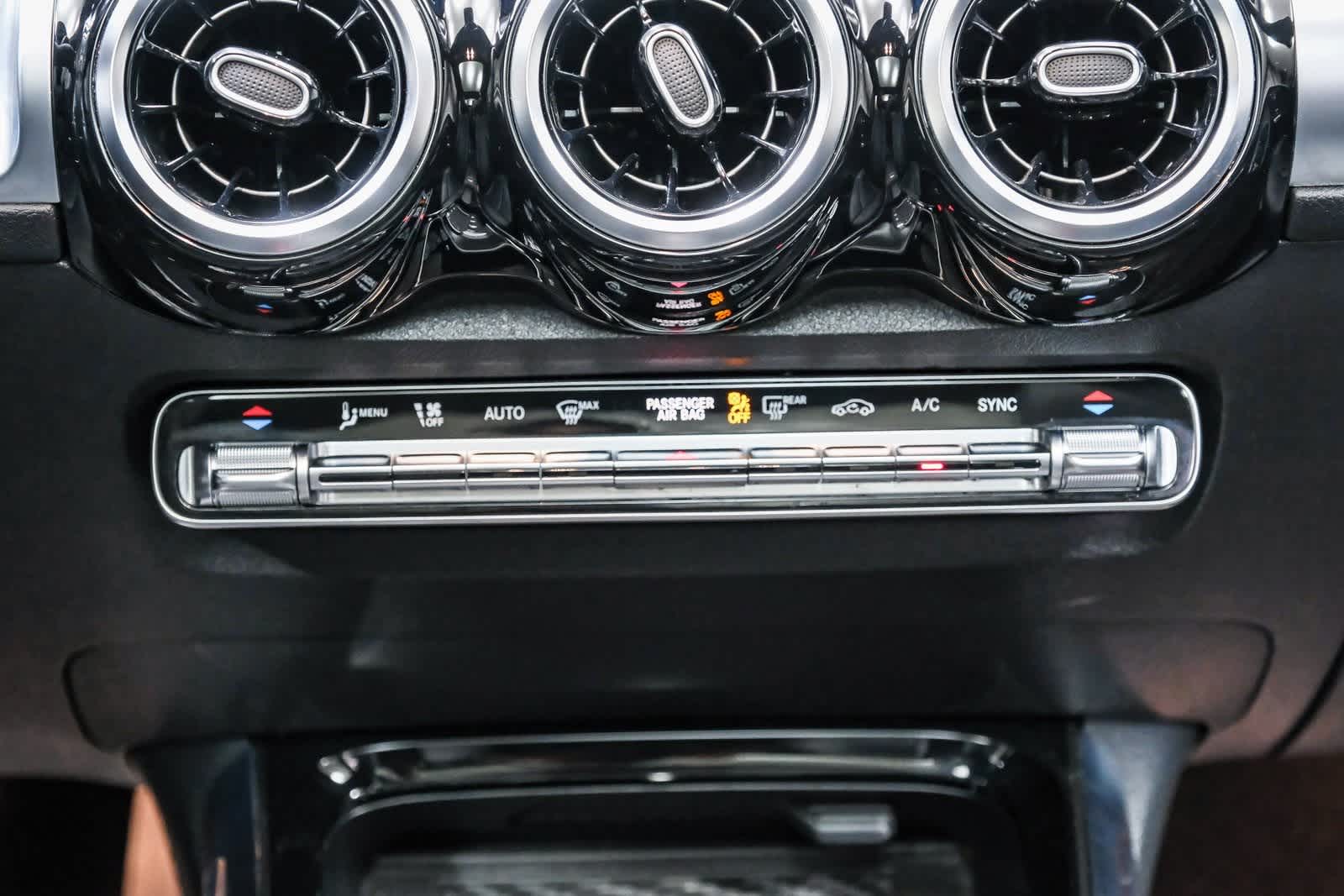 Thumbnail: 2023 Mercedes-Benz GLB - 16