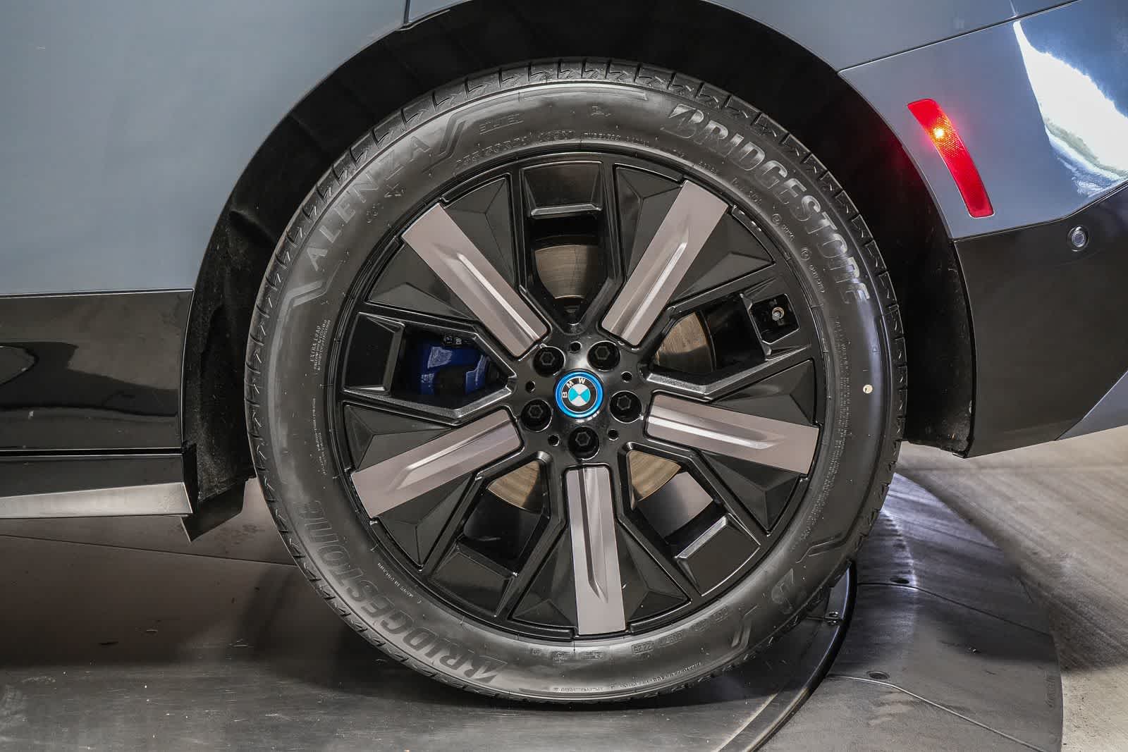 Thumbnail: 2023 BMW iX - 11