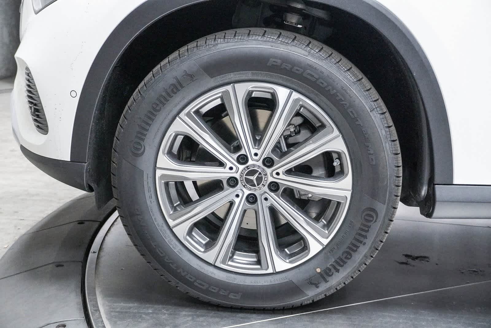 2025 Mercedes-Benz GLC 300 9