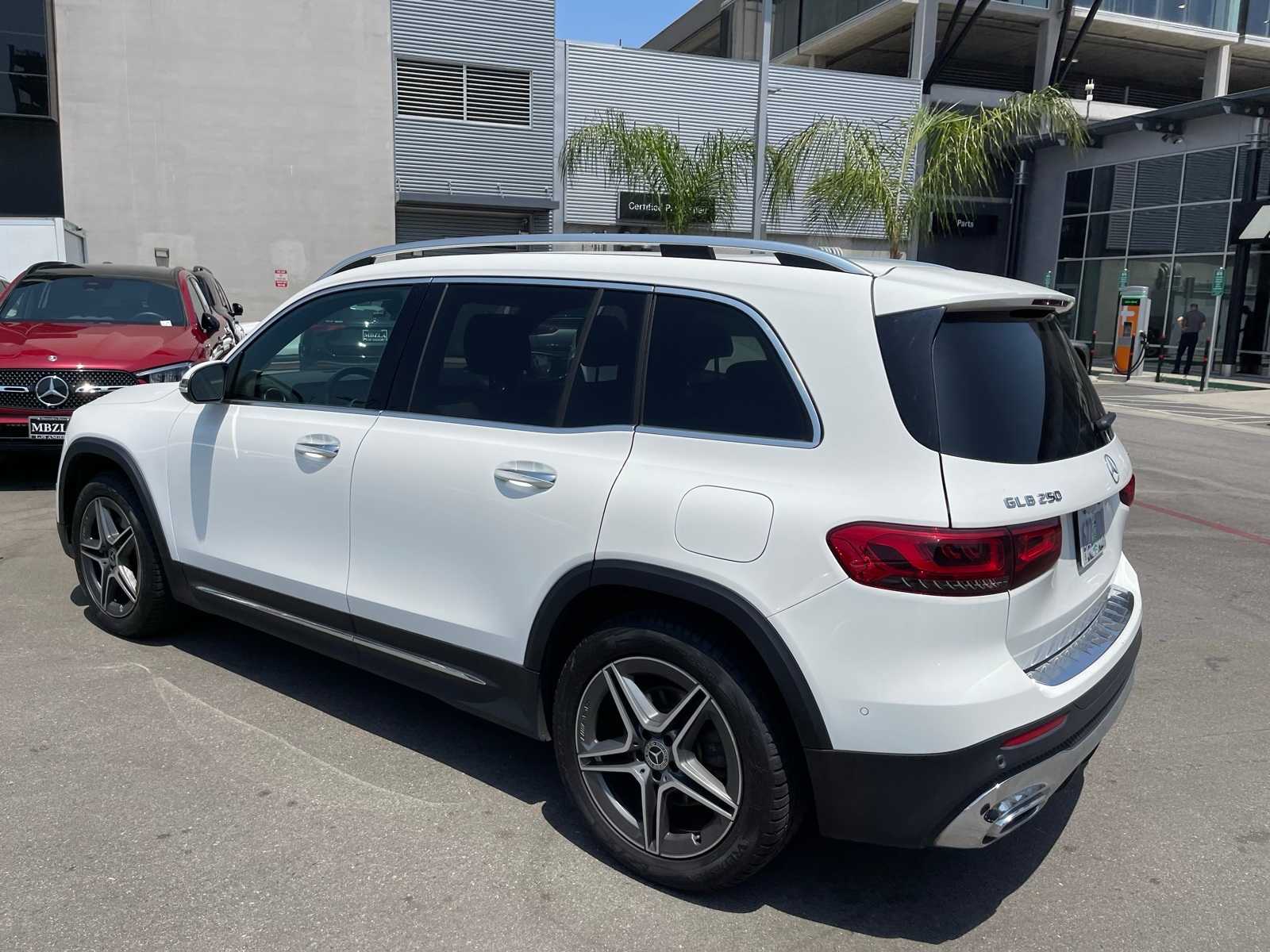 Thumbnail: 2022 Mercedes-Benz GLB - 2