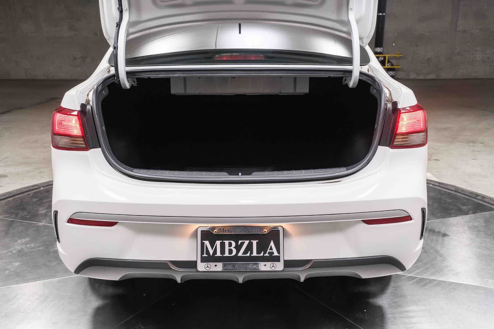 Thumbnail: 2023 Kia Rio - 27