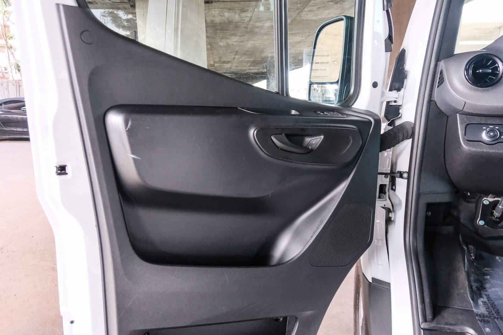 Thumbnail: 2023 Mercedes-Benz Sprinter - 22