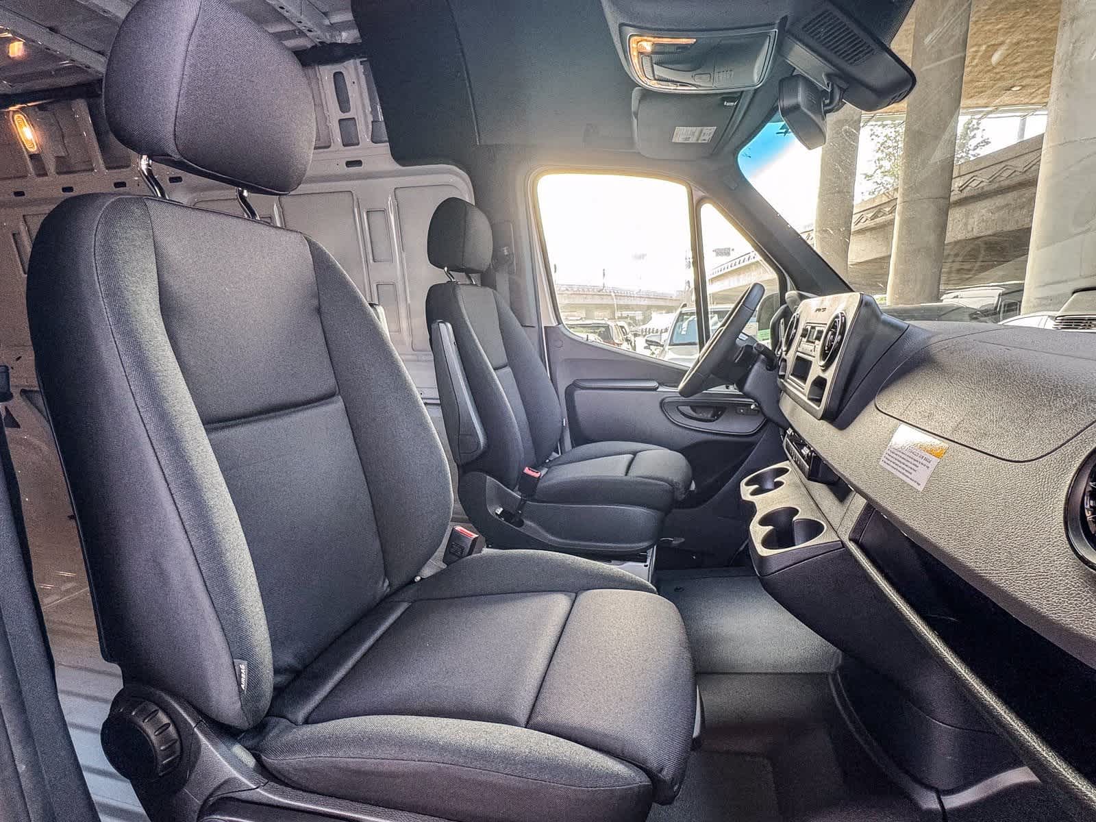 Thumbnail: 2026 Mercedes-Benz Sprinter - 15