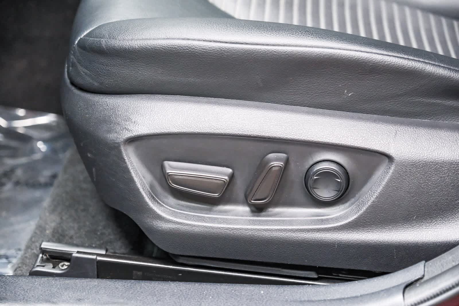 Thumbnail: 2022 Toyota Camry - 24