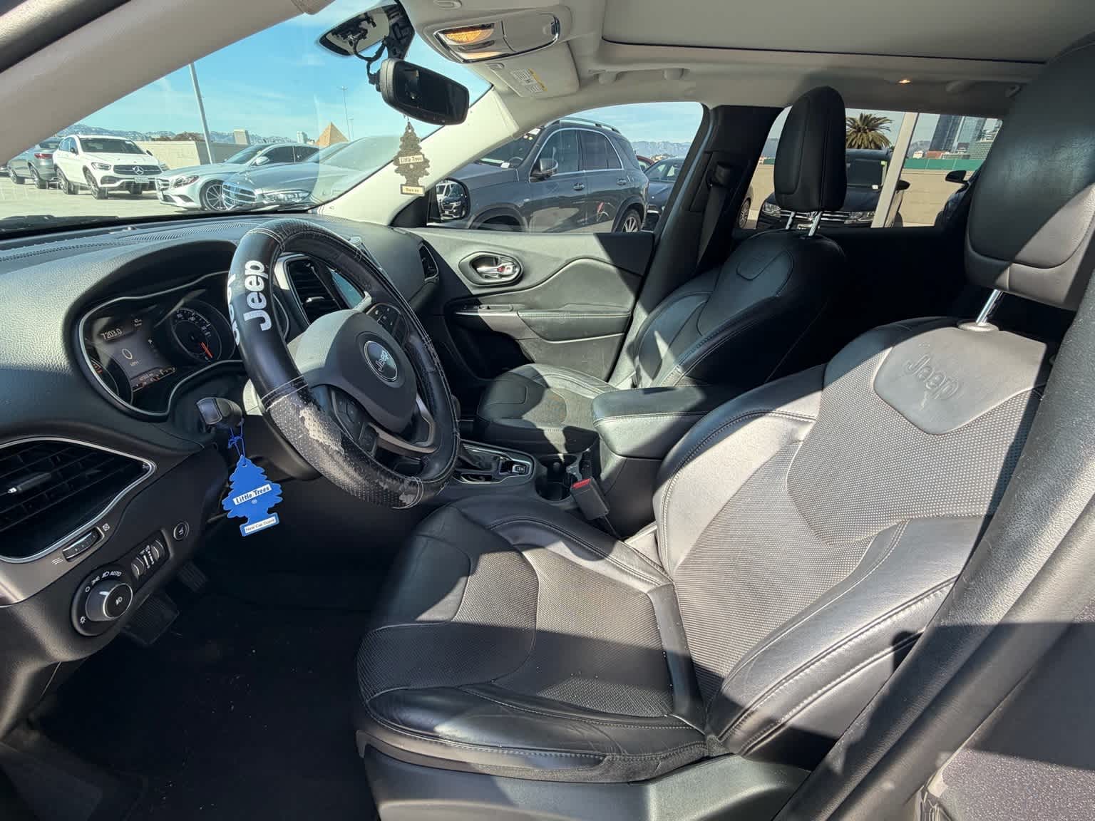 Thumbnail: 2019 Jeep Cherokee - 6