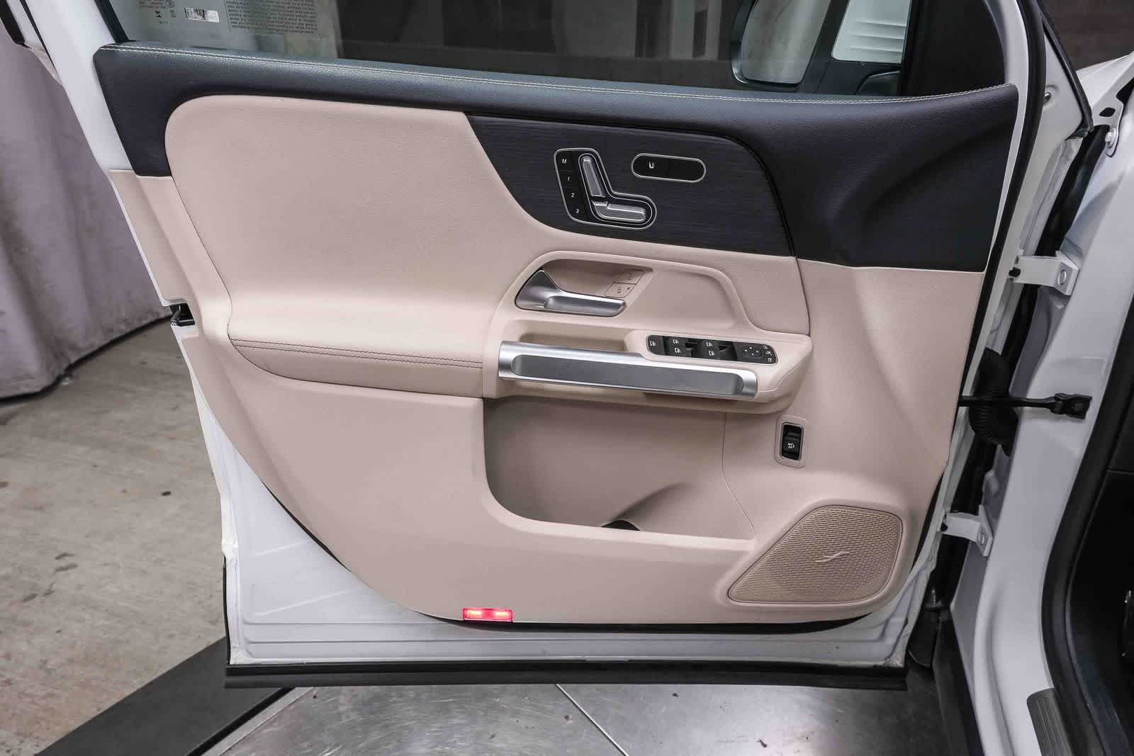 Thumbnail: 2026 Mercedes-Benz GLB - 19