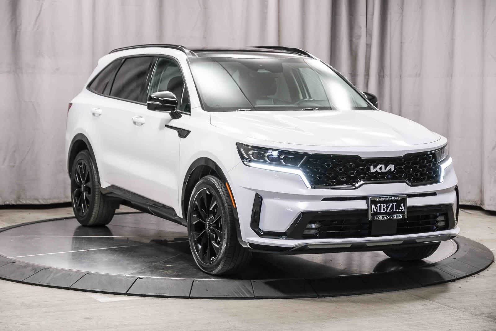 Thumbnail: 2023 Kia Sorento - 4