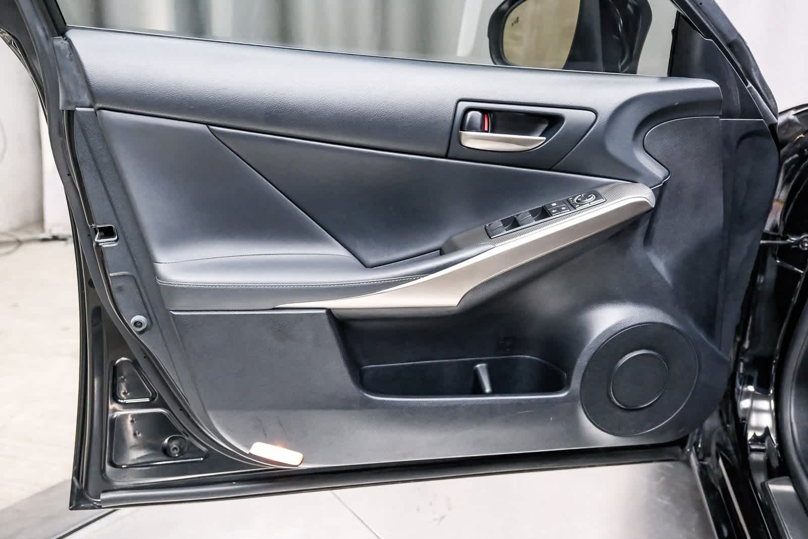 Thumbnail: 2017 Lexus IS - 23