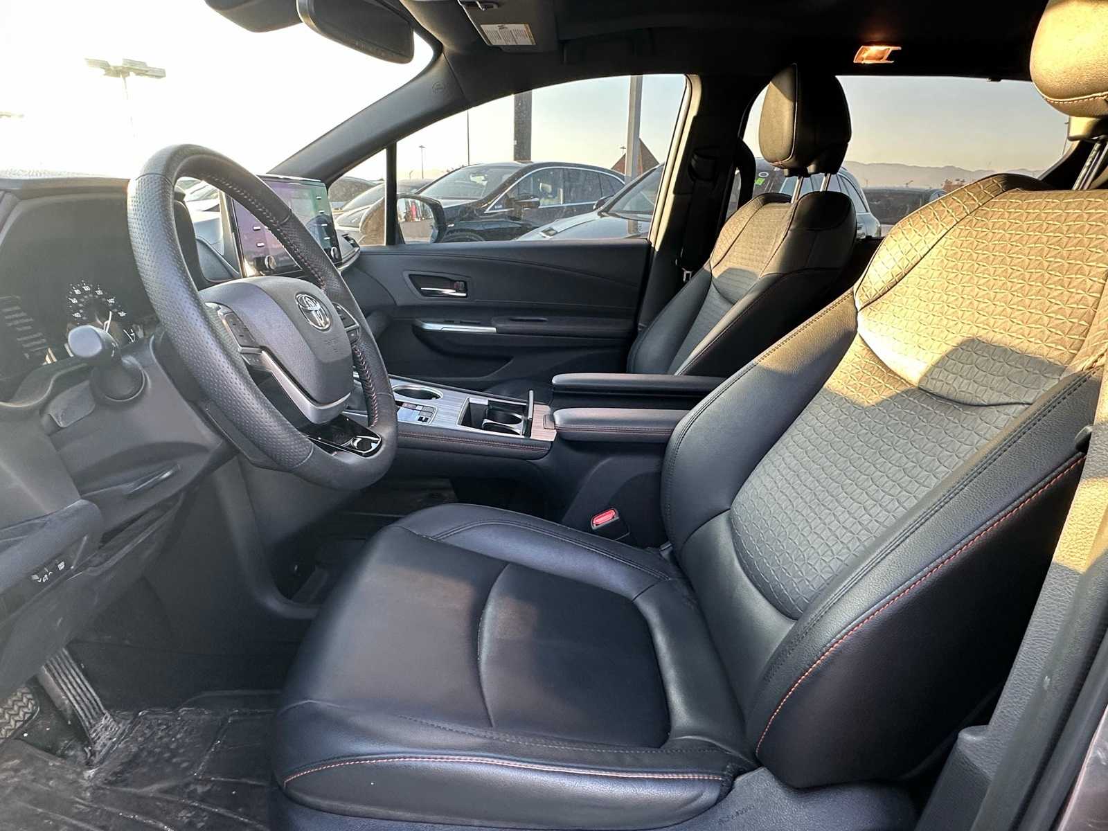 Thumbnail: 2022 Toyota Sienna - 6