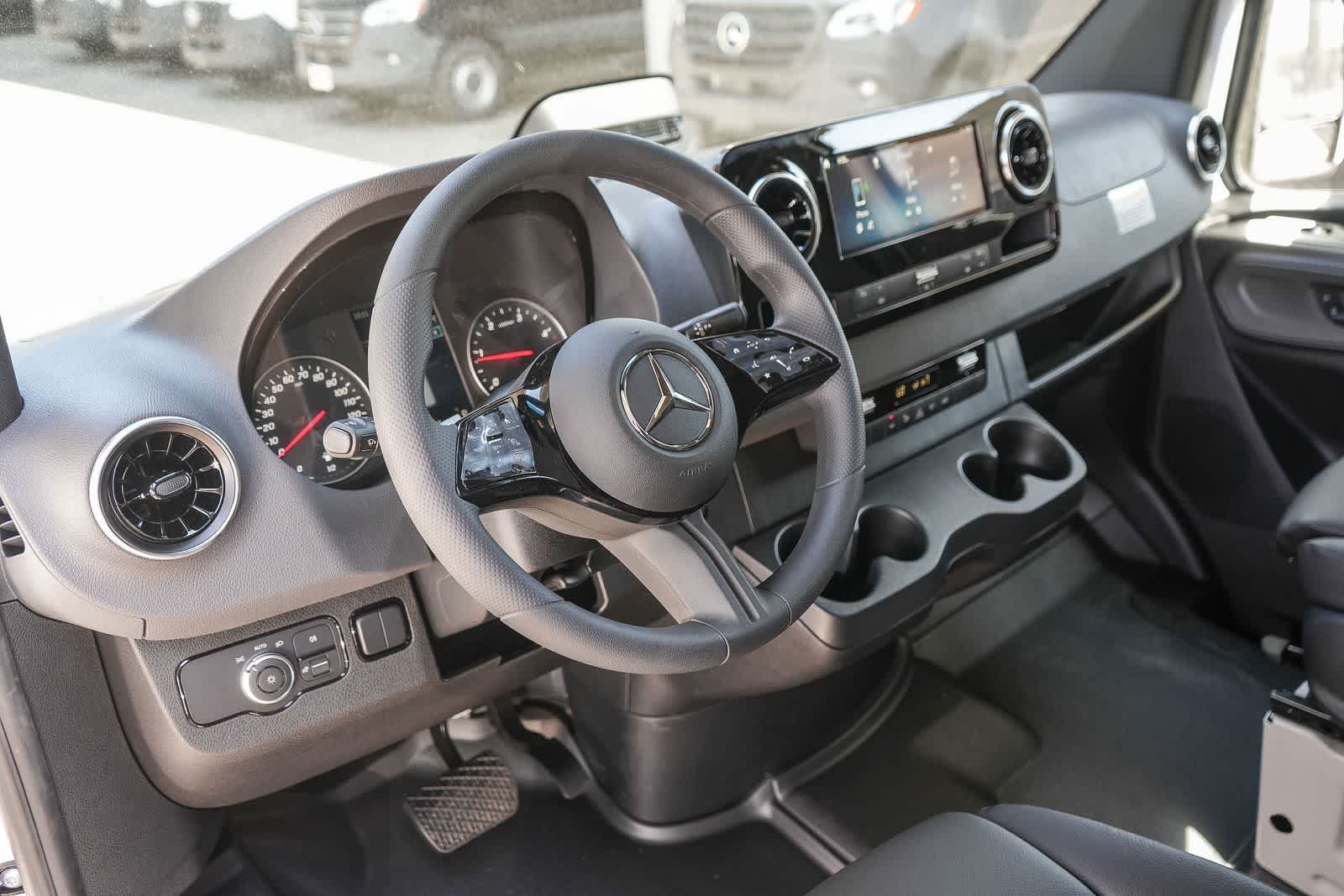 Thumbnail: 2026 Mercedes-Benz Sprinter - 14