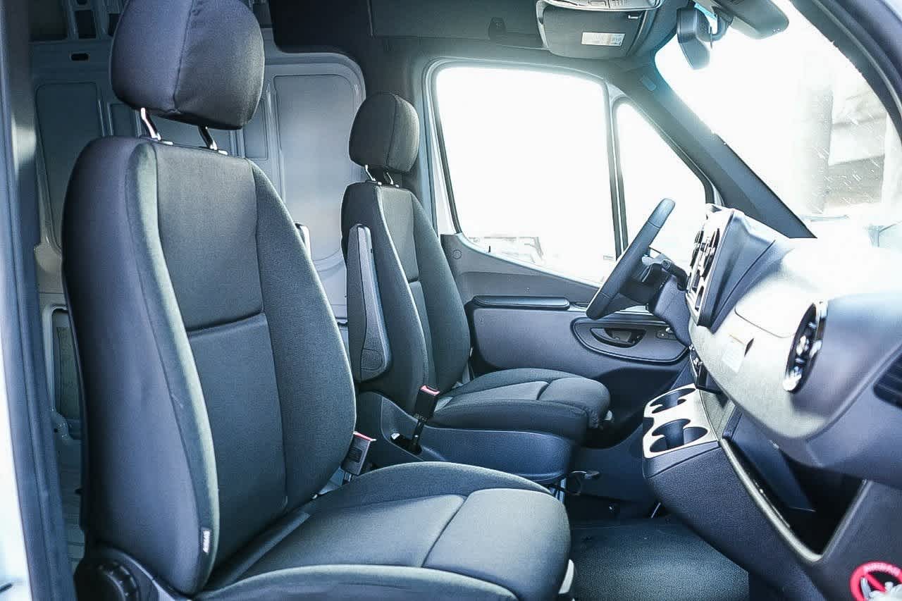 Thumbnail: 2026 Mercedes-Benz Sprinter - 15