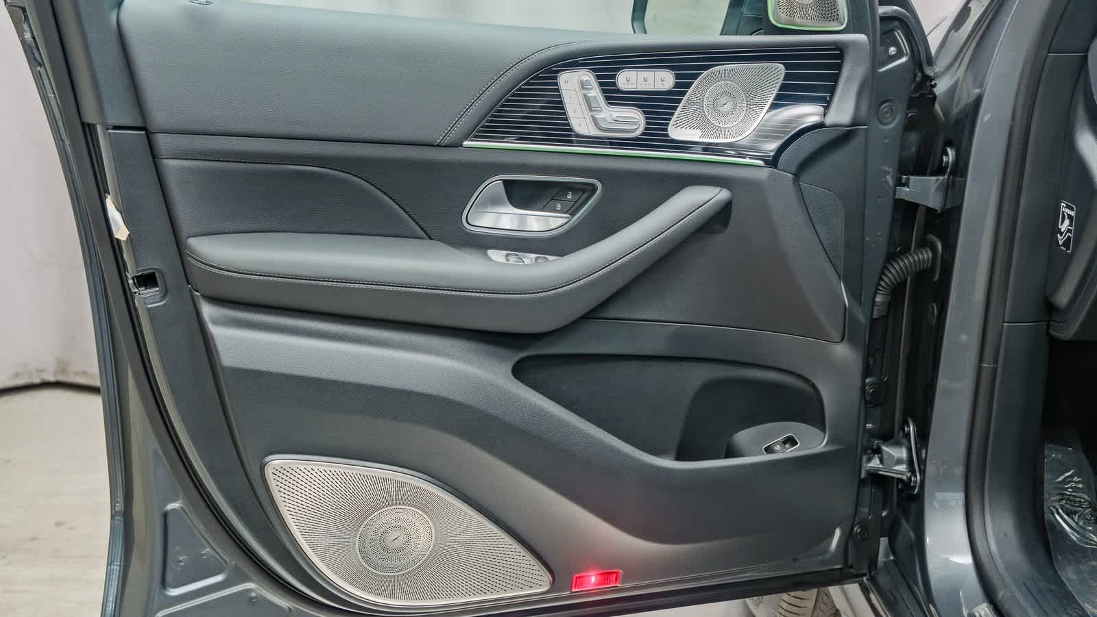 Thumbnail: 2025 Mercedes-Benz GLS - 21