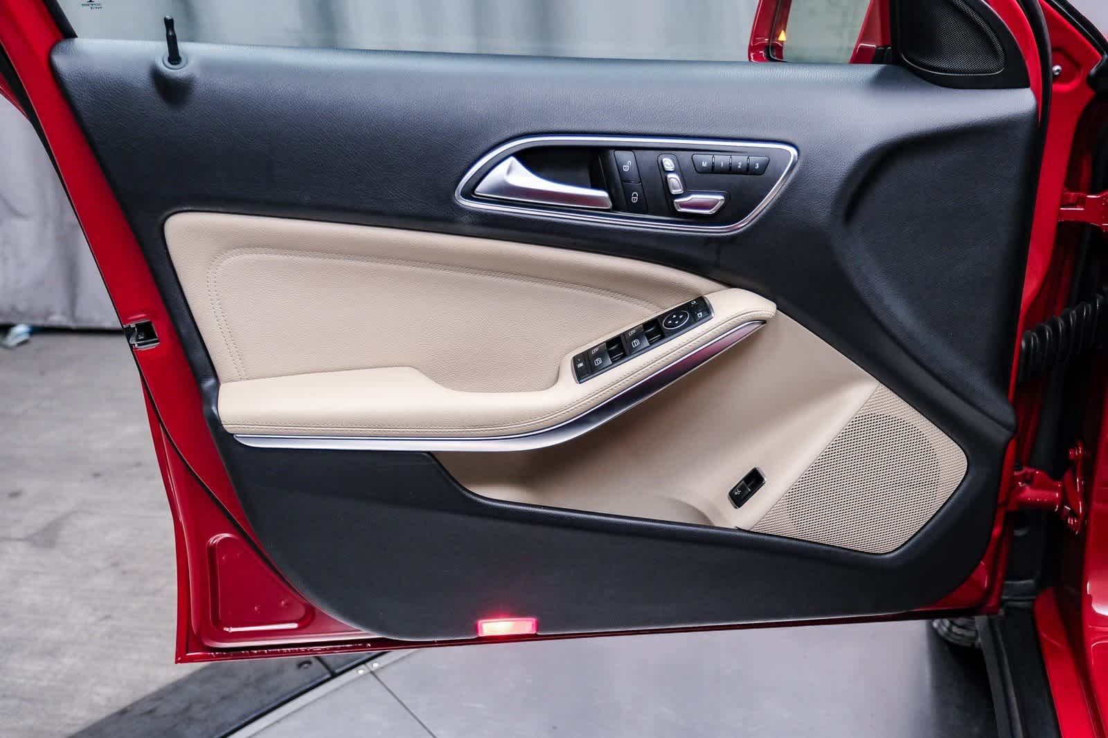 Thumbnail: 2019 Mercedes-Benz GLA - 24