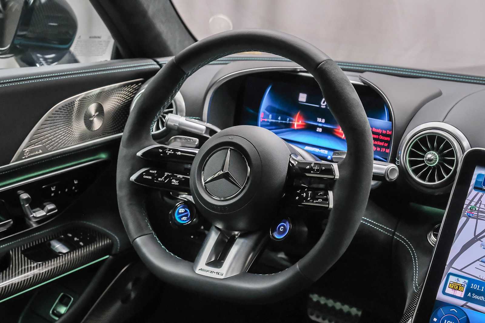 Thumbnail: 2025 Mercedes-Benz AMG GT - 15