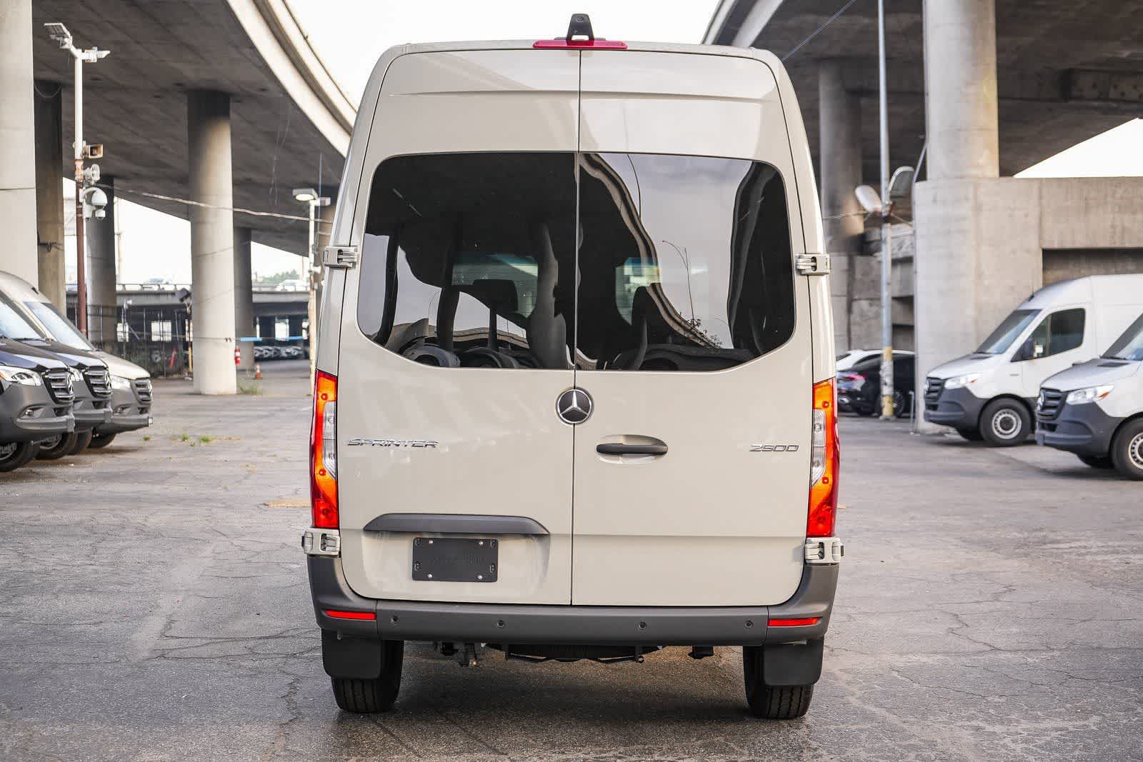 Thumbnail: 2026 Mercedes-Benz Sprinter - 7