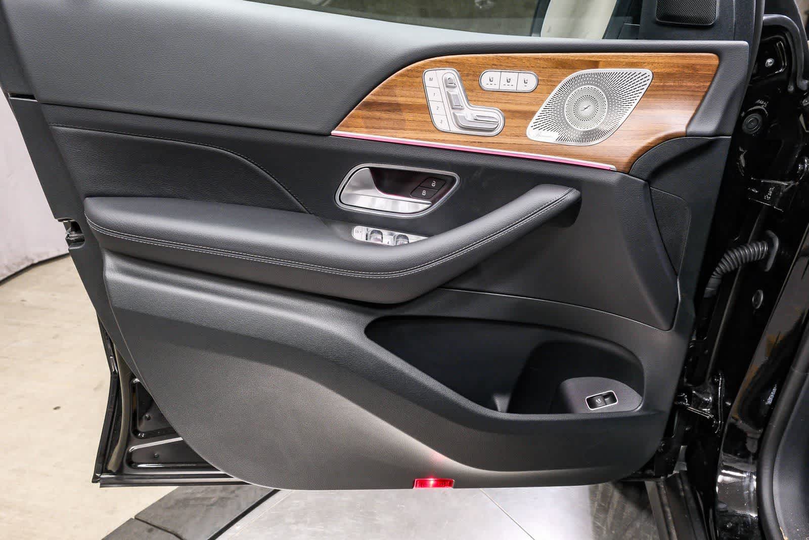 Thumbnail: 2026 Mercedes-Benz GLE - 22