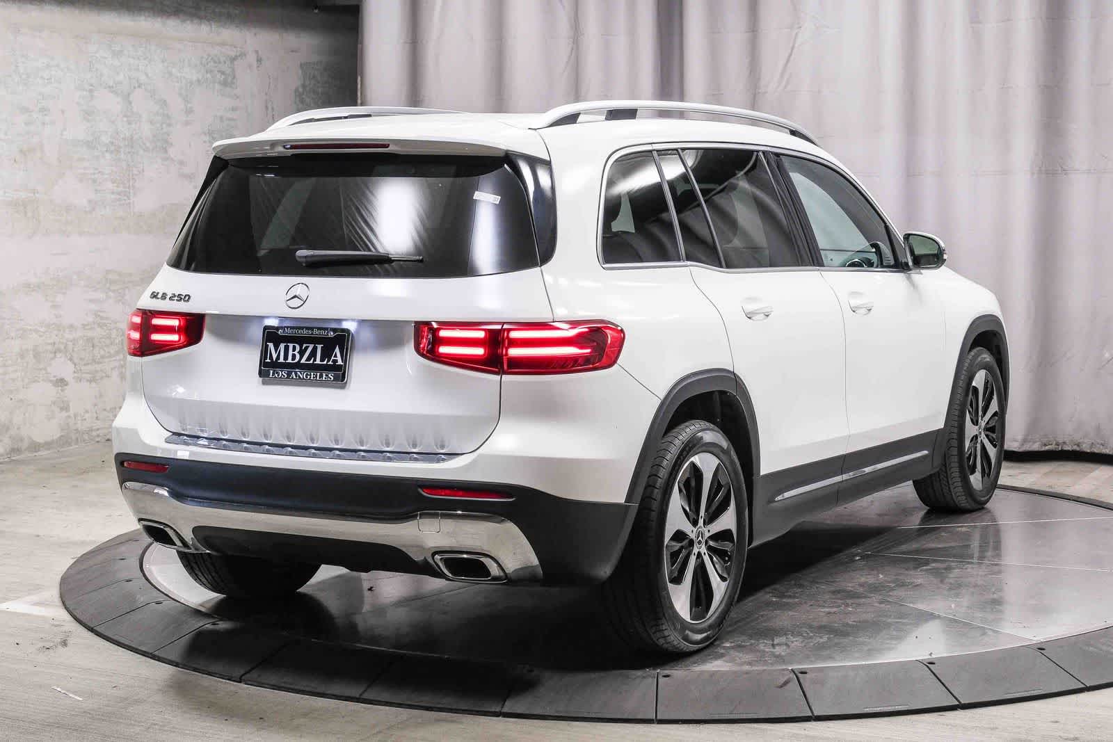 Thumbnail: 2026 Mercedes-Benz GLB - 3