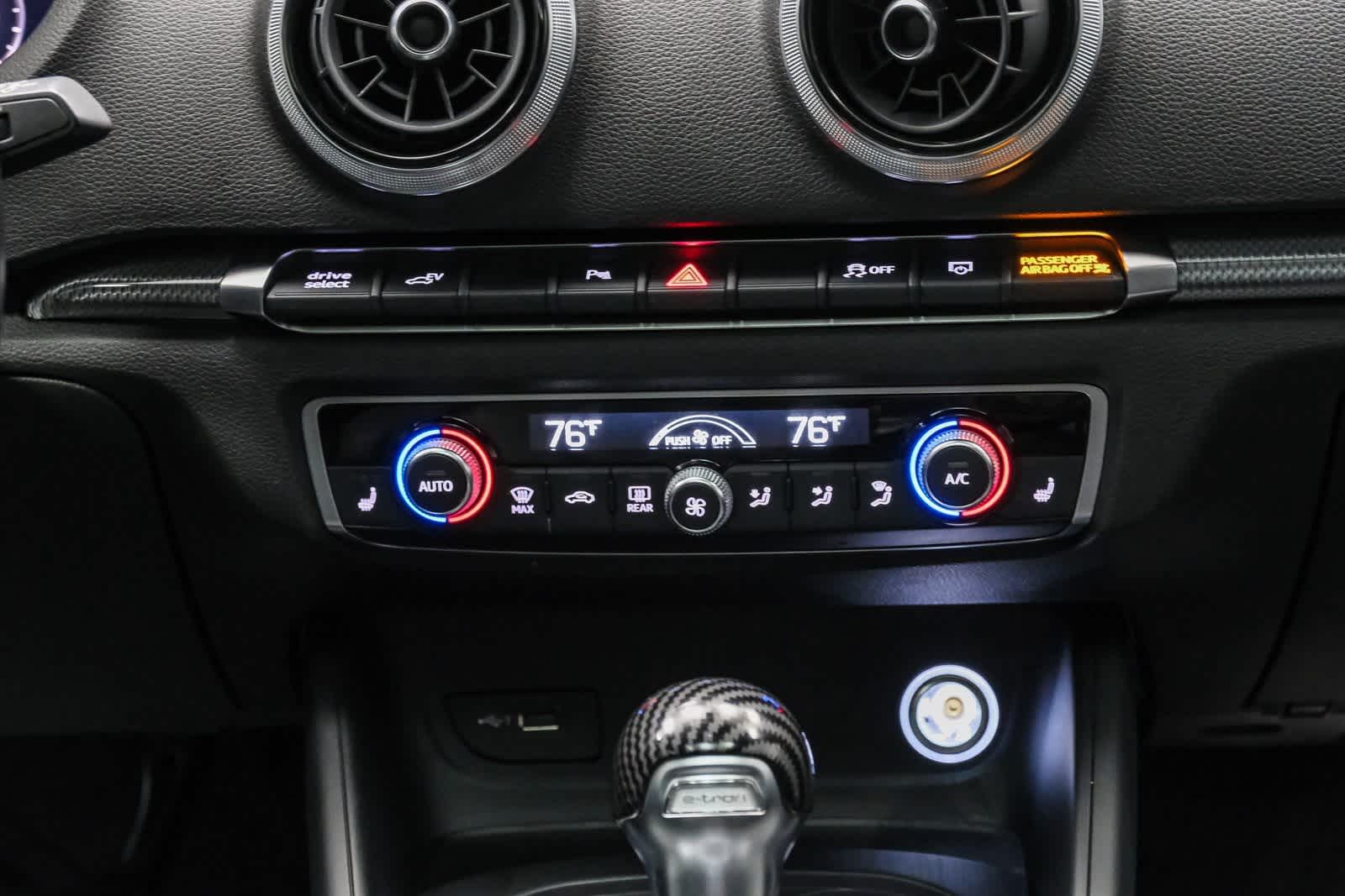 Thumbnail: 2018 Audi A3 e-tron - 16